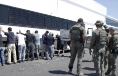 অভিবাসন প্রয়োগ কৌশল বদলাচ্ছে স্বরাষ্ট্র নিরাপত্তা বিভাগ