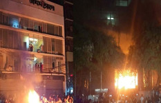 প্রথম আলো ও ডেইলি স্টার ভবনে হামলা, আগুন