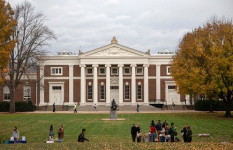 অবৈধ অভিবাসীদের টিউশন সহায়তা প্রদানে ভার্জিনিয়া অঙ্গরাজ্যের বিরুদ্ধে মামলা