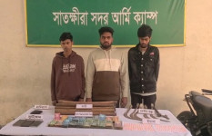 সাতক্ষীরায় ইয়াবা ও দেশীয় অস্ত্রসহ আটক ৩