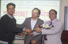 এনএসটি ফেলোশিপপ্রাপ্ত শিক্ষার্থীদের সঙ্গে গোবিপ্রবি উপাচার্যের শুভেচ্ছা বিনিময় 