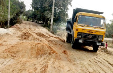 বেহাল সড়কে ঈশ্বরদীর দুই ইউনিয়নে দুর্ভোগে লাখো মানুষ