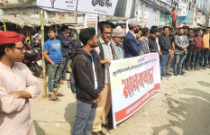 সাংবাদিক লাঞ্ছিত ও ক্যামেরা ভাঙচুরের প্রতিবাদে সাতক্ষীরায় মানববন্ধন  