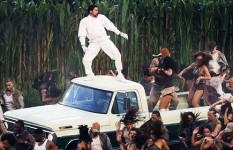 সুপার বোলে 'ব্যাড বানি'র শো নিয়ে মার্কিন রাজনৈতিক অঙ্গনে ব্যাপক প্রতিক্রিয়া