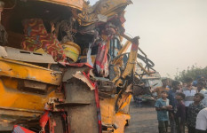 ভাঙ্গায় বাস-ট্রাকের মুখোমুখি সংঘর্ষে আহত ১৭