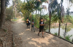 সালথার দূর্গাপুর গ্রামে নেই কোন পাকা রাস্তা, ভোগান্তিতে গ্রামবাসী