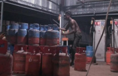 যশোরে অবৈধভাবে গ্যাস সিলিন্ডার ভরার অভিযোগ