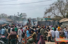 রাজবাড়ীতে পাটের গোডাউনে আগুন, আহত ৩ ফায়ার ফাইটার 