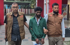 রাজবাড়ীতে বিদেশী পিস্তল-গুলিসহ অস্ত্র ব্যবসায়ী আটক