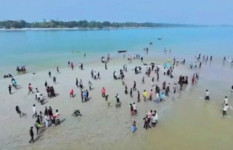 মধুমতির বুকে হাজারো ভ্রমণ পিপাসুর ভিড়