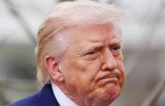 ইরান যুদ্ধে কূল-কিনারা না পেয়ে বের হওয়ার পথ খুঁজছেন ট্রাম্প