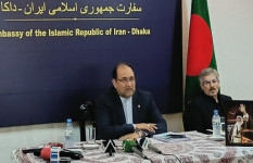 ‘ডোনাল্ড ট্রাম্প ইরান যুদ্ধ থেকে পালাবার পথ খুঁজছেন’