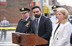 নিউ ইয়র্কে অপরাধীর বদলে বন্দুককে দায়ী করায় সমালোচনার মুখে মামদানি