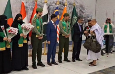 ৪১৮ হজযাত্রী নিয়ে জেদ্দায় বাংলাদেশের প্রথম ফ্লাইট 