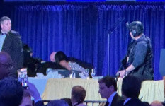 হোয়াইট হাউসের ডিনারে গুলির শব্দে সরিয়ে নেওয়া হলো ট্রাম্প দম্পতিকে