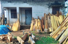 তালাবদ্ধ ভবন, নষ্ট হচ্ছে অবকাঠামো, ভোগান্তিতে খামারিরা