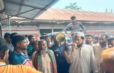 পেঁয়াজ হাটে ধলতা বিরোধী অভিযান, দুই ব্যবসায়ীকে জরিমানা 