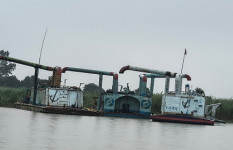 পদ্মা সেতু সংলগ্ন লৌহজংয়ে মাটি লুটের মহোৎসব
