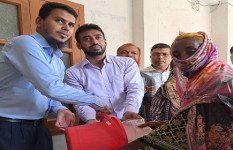 পাংশায় পবিত্র ঈদ-উল-আযহা উপলক্ষ্যে ভিজিএফ এর চাউল বিতরণ