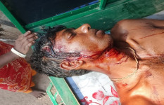 একই পরিবারের ১০ জনকে পিটিয়ে ও কুপিয়ে জখম