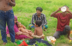 শূন্যরেখায় ৯৬ ঘণ্টা ধরে ৯ বাংলাভাষীর মানবেতর জীবন