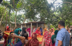 সালথায় বিয়ের চার মাসের মাথায় তরুণীর ঝুলন্ত মরদেহ উদ্ধার