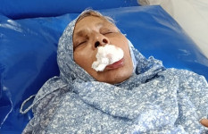 বৃদ্ধা মাকে পিটিয়ে দাঁত ভাঙার অভিযোগে শিক্ষক ছেলের বিরুদ্ধে থানায় মামলা