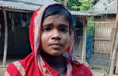 প্রতিবন্ধকতা জয় করে উচ্চ মাধ্যমিক পরীক্ষার হলে বৈশাখী 