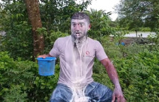 গাজী নজরুলের ভিডিও বিতর্ক, দুধ দিয়ে গোসল করে জামায়াত কর্মীর পদত্যাগ