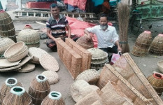 প্লাস্টিক পণ্যের দাপটে বিলুপ্তির পথে ঐতিহ্যবাহী বাঁশ শিল্প
