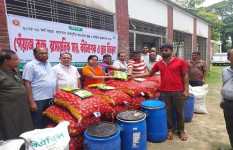 মহম্মদপুরে ৬০ প্রান্তিক কৃষকের হাতে গ্রীষ্মকালীন পেঁয়াজ বীজ, সার ও সংরক্ষণ ড্রাম বিতরণ 
