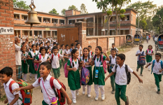 ছুটির ঘণ্টা: শৈশবের ভালোবাসা মাখা দিনগুলোর মধুর স্মৃতিধ্বনি