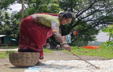 মাছের আঁশ বিক্রি করে জেলে পরিবারের সদস্যদের বাড়তি আয়-রোজগার 