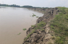 দ্রুত বাঁধ সংস্কার করা না হলে বিস্তীর্ণ অঞ্চল প্লাবিত হওয়ার আশঙ্কা