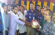 সোনাতলায় দুর্গামন্দির পরিদর্শনে পুলিশ সুপার, নিরাপত্তা নিশ্চিতে তৎপর আইনশৃঙ্খলা বাহিনী
