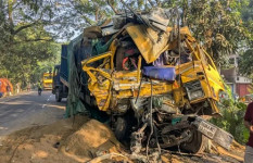 নাটোরে বাস-ট্রাক সংঘর্ষ, নিহত ১৪