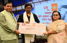ফজলুল হক স্মৃতি পুরস্কার পেলেন মাহমুদা চৌধুরী ও মেজবাউর রহমান সুমন