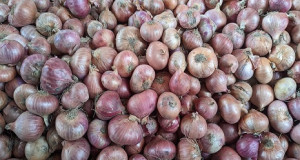 চালের দাম নিম্নমুখী, বেড়েছে পেঁয়াজের দাম