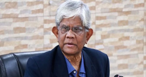 ‘জিনিসপত্রের দাম নিয়ন্ত্রণে প্রয়োজন রাজনৈতিক সরকার’