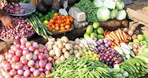 সবজির বাজার স্থিতিশীল, পেঁয়াজের দাম কমেছে