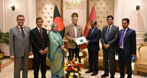 রাষ্ট্রপতির কাছে পে-কমিশন চেয়ারম্যানের প্রতিবেদন পেশ