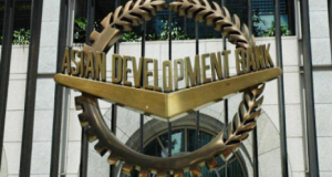 ‘রাজনৈতিক অনিশ্চয়তায় চাপে অর্থনীতি’