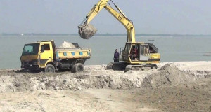 অবৈধ বালু উত্তোলন বন্ধ ও পদ্মা সেতু রক্ষায় রিট