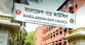 ৩৫ বছর পেরোলে আইনজীবী হিসেবে তালিকাভুক্ত হওয়া যাবে না