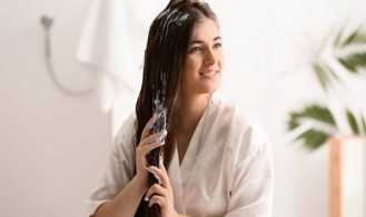বৃষ্টির দিনে চুলের যত্নে যা করবেন
