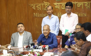 লুট হওয়া অস্ত্র উদ্ধারে সর্বোচ্চ ৫ লাখ টাকার পুরস্কার ঘোষণা