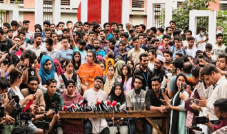 কঠোর আন্দোলনের হুঁশিয়ারি সরকারি সাত কলেজ শিক্ষার্থীদের