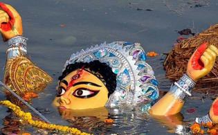 চোখের জলে প্রতিমা বিসর্জন, শেষ হলো শারদীয় দুর্গোৎসব