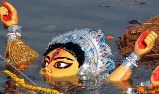 চোখের জলে প্রতিমা বিসর্জন, শেষ হলো শারদীয় দুর্গোৎসব
