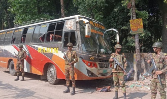 যশোরে পার্কিং করে রাখা বাসে আগুন, অল্পের জন্য রক্ষা পেল বস্তি